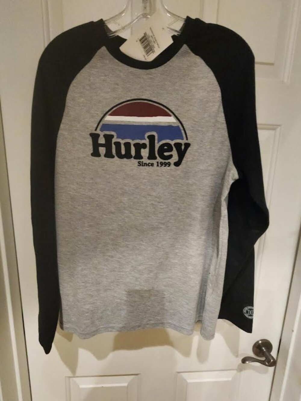 NWT- MENS SIZE S - HURLEY BLK & GREY T-SHIRT